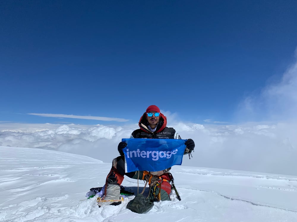Cho-Oyu-Summit-Intergage-flag